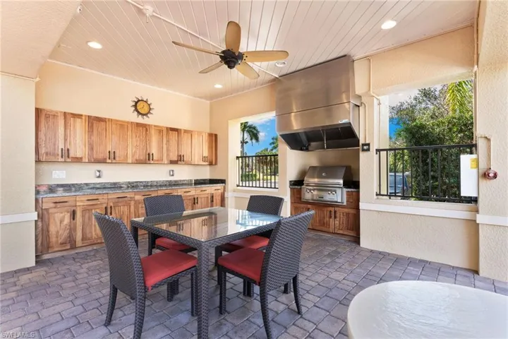 Community Pool/Spa/Community Grill Room!