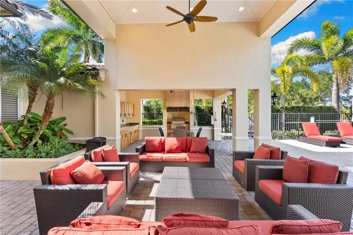 Community Pool/Spa/Community Grill Room!