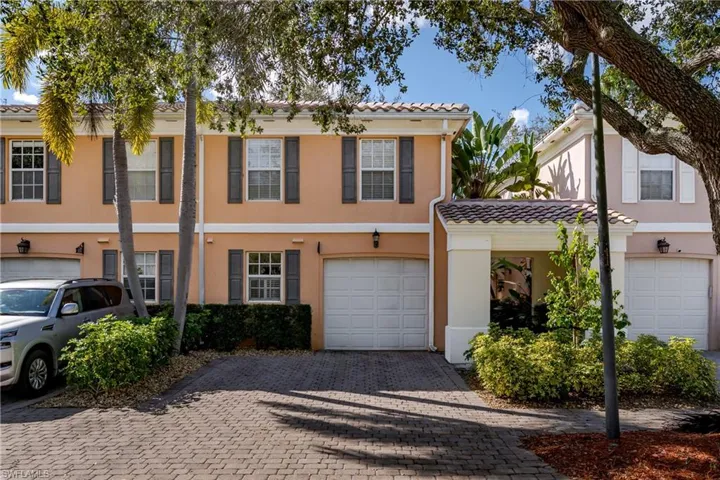 Lovely townhouse with single car garage