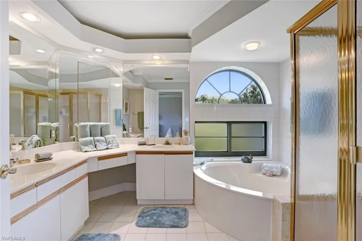 6535  Valen  WAY, Naples, FL 34108
