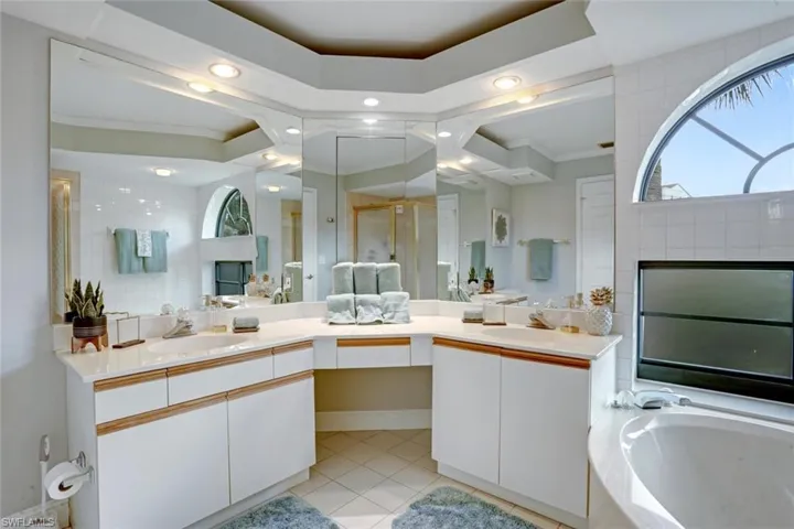 6535  Valen  WAY, Naples, FL 34108