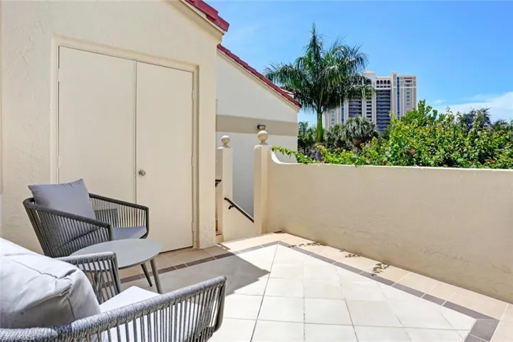 6535  Valen  WAY, Naples, FL 34108