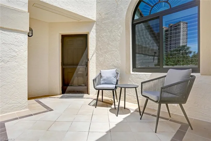 6535  Valen  WAY, Naples, FL 34108