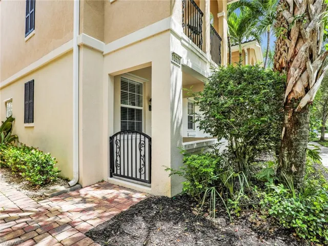 Property entrance with a balcony