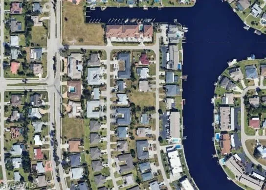 Aerial map of property and surrounding area