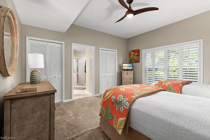 Guest room with twin beds.