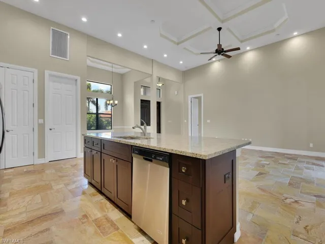 Kitchen w/ Island