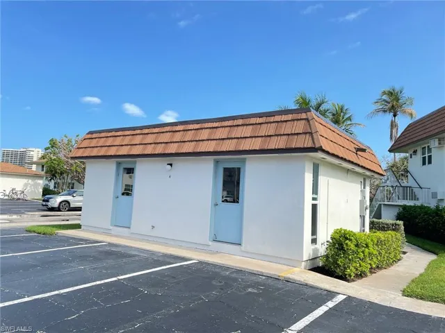 Laundry and storge building
