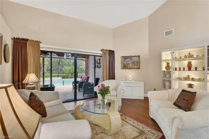 Living room with a high ceiling and wood finished floors