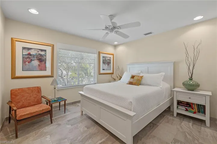 Level 2 guest room