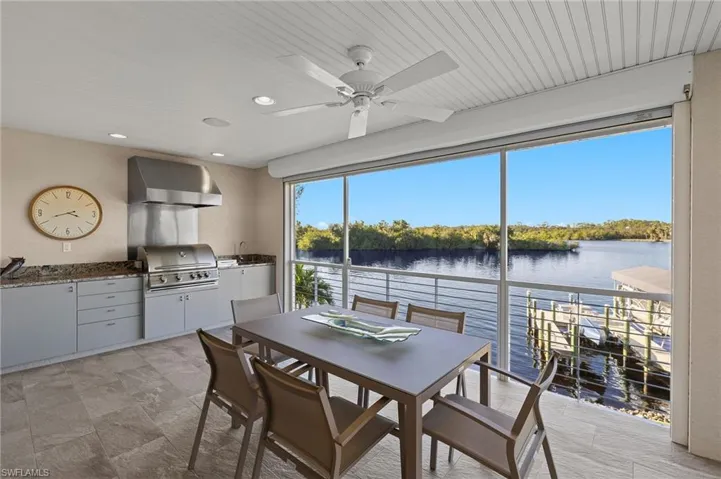 Upper level screened lanai & kitchen
