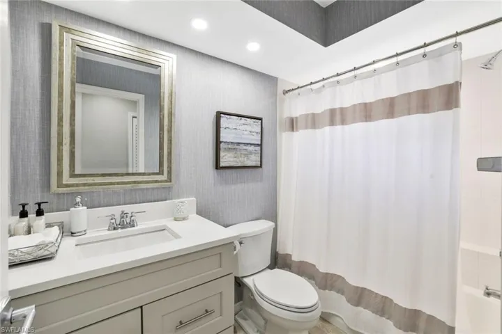 Lux Wallpaper, FULL Bath- Tub/Shower Combination, All Sinks & Toilets Are New in the Townhouse