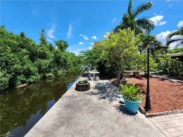 1370 Harbor View Dr, North Fort Myers, Florida 33917