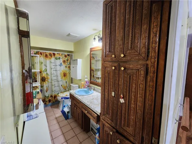 2nd bathroom