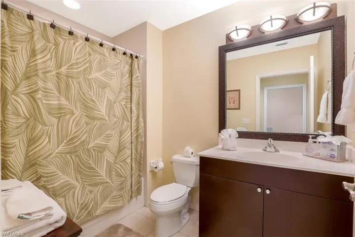 460  Launch  CIR, Naples, FL 34108