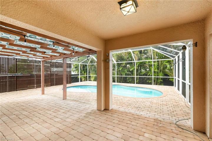Screened in Lanai