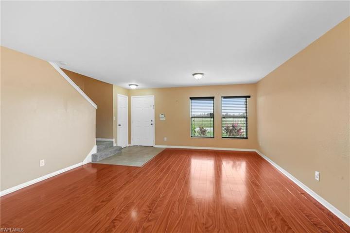 Entry/Living Room