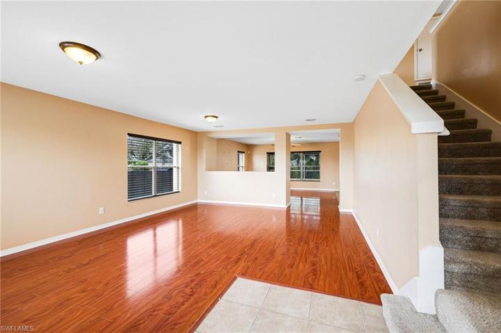 Entry/Living Room