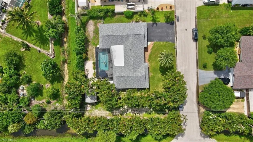Birds eye view of property