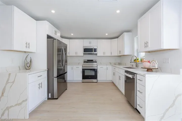 2209  Delta  ST, Fort Myers, FL 33907