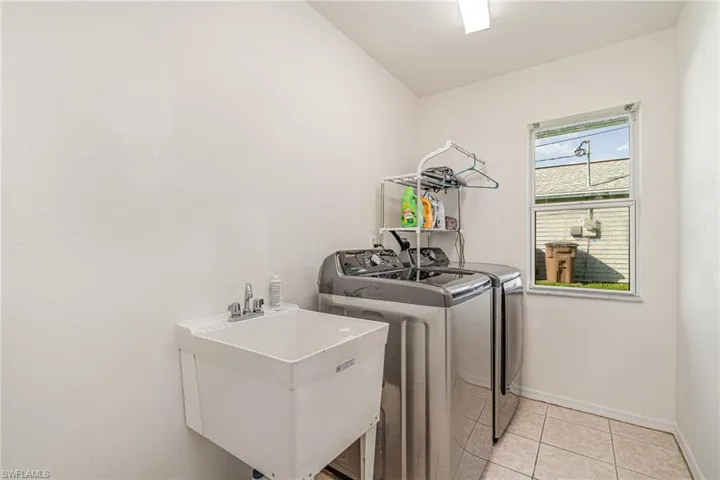2128 Ne 4th St, Cape Coral Fl 33909