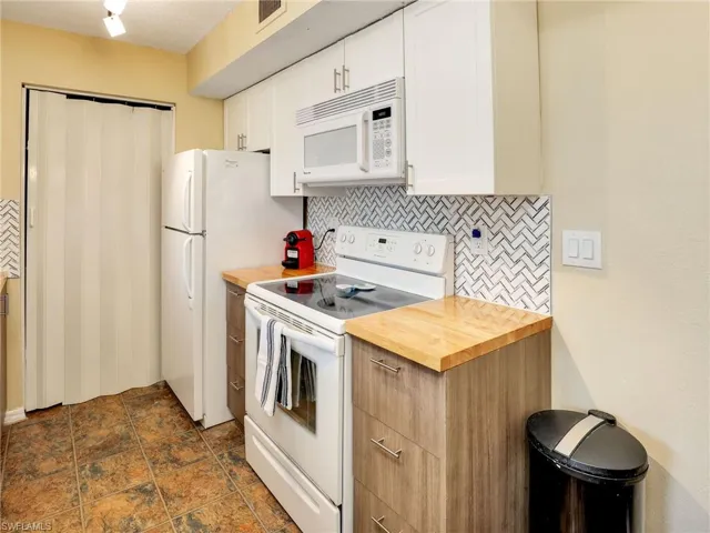 Laundry room off kitchen