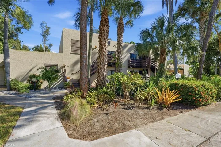 126 Pinebrook Dr, Fort Myers, Florida 33907