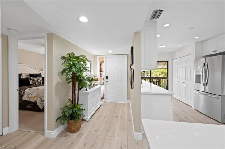 Welcome Home ight & bright entry