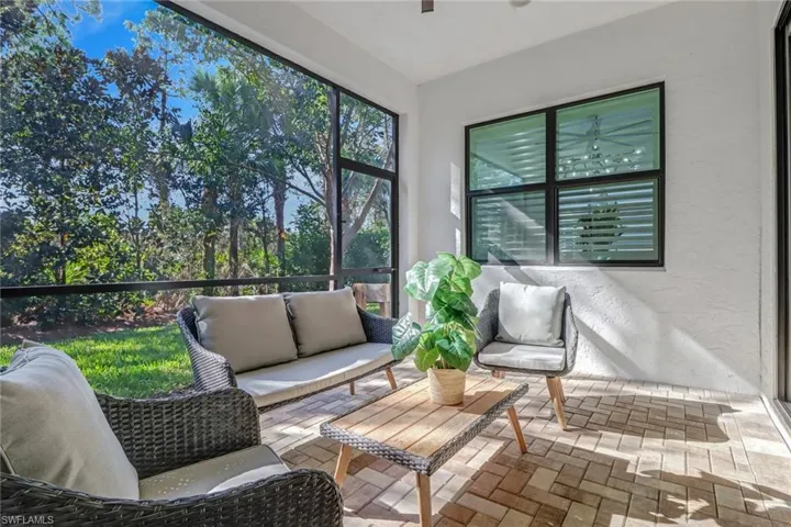Sunroom featuring an outdoor hangout area and a ceiling fan