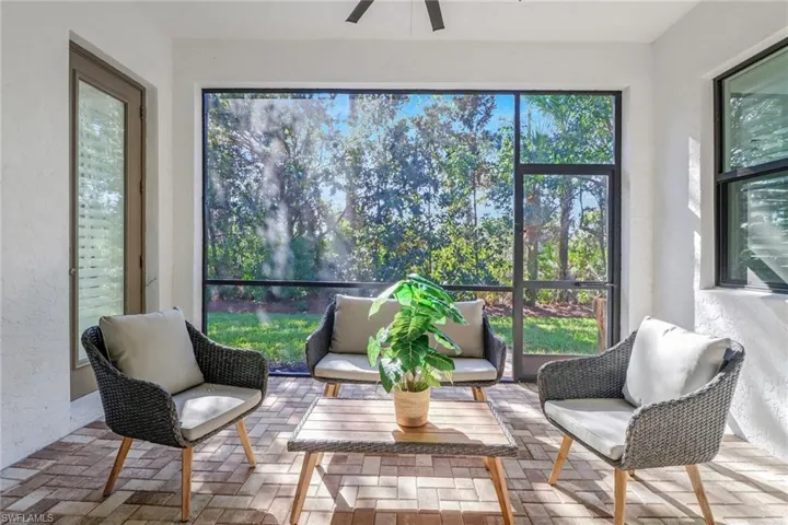 Sunroom / solarium featuring a ceiling fan