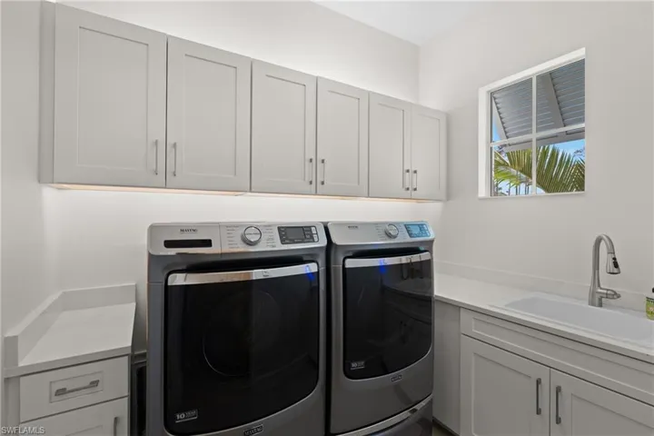13816  Blue Bay  CIR, Fort Myers, FL 33913
