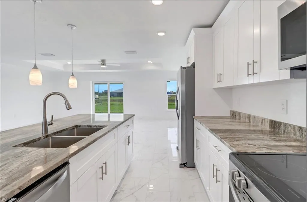 381 Paulcrest AVE, Lehigh Acres, FL 33974,224085797