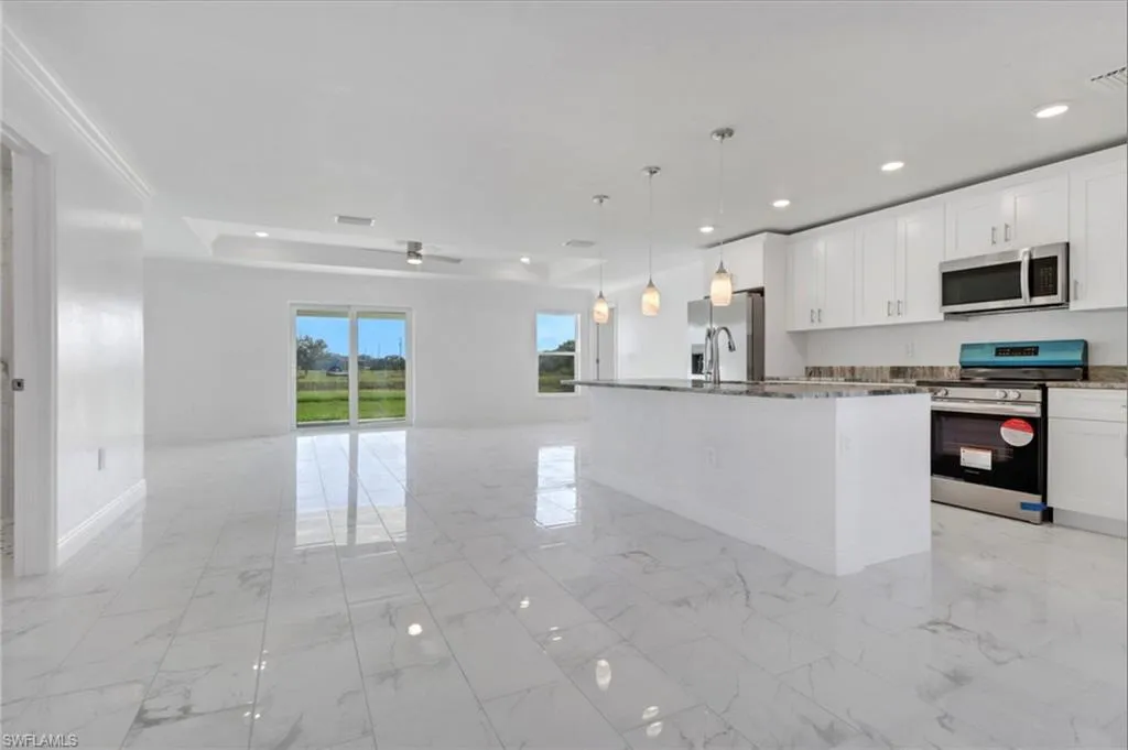 381 Paulcrest AVE, Lehigh Acres, FL 33974,224085797