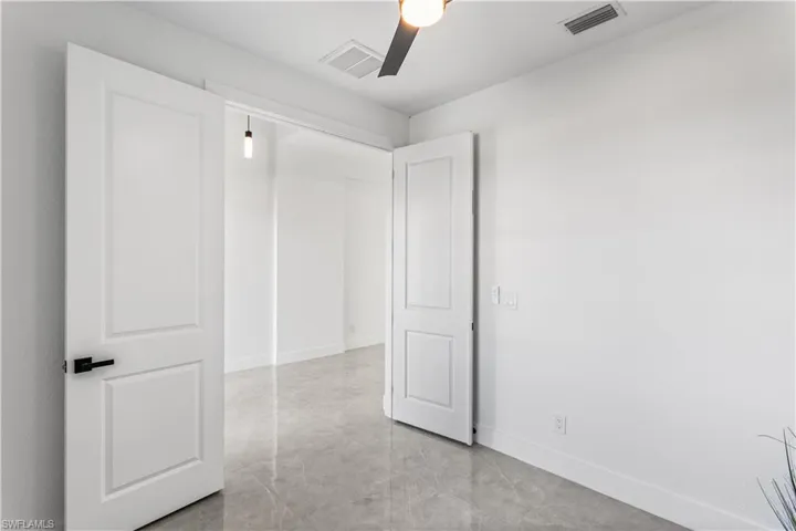 The flexible den/office space offers the perfect solution for today’s lifestyles, easily accommodating a home office, media room, or guest retreat.