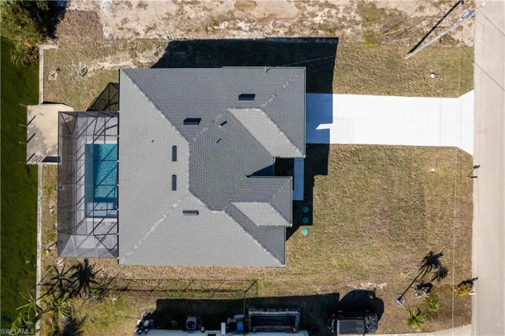 Featuring 1703 sq ft with 3 spacious bedrooms, 2 full bathrooms, and a flexible den/office, this home is ideal for those seeking space, style, and versatility!