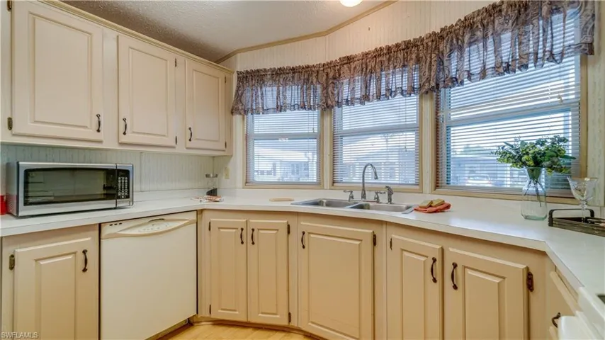 Much counter space to prep and cook.