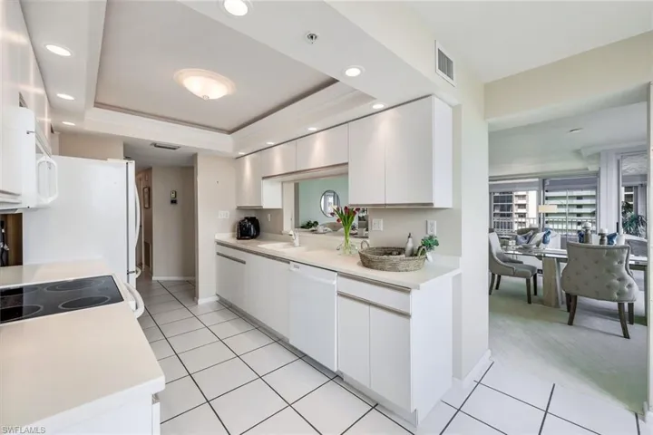 21 Bluebill Ave # 906, Naples Fl 34108