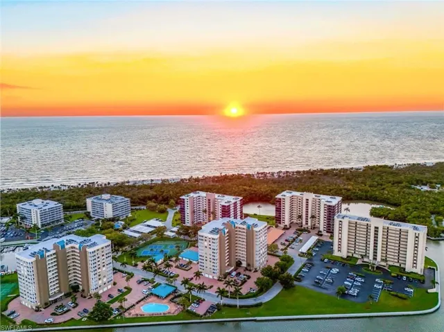 21 Bluebill Ave # 906, Naples Fl 34108