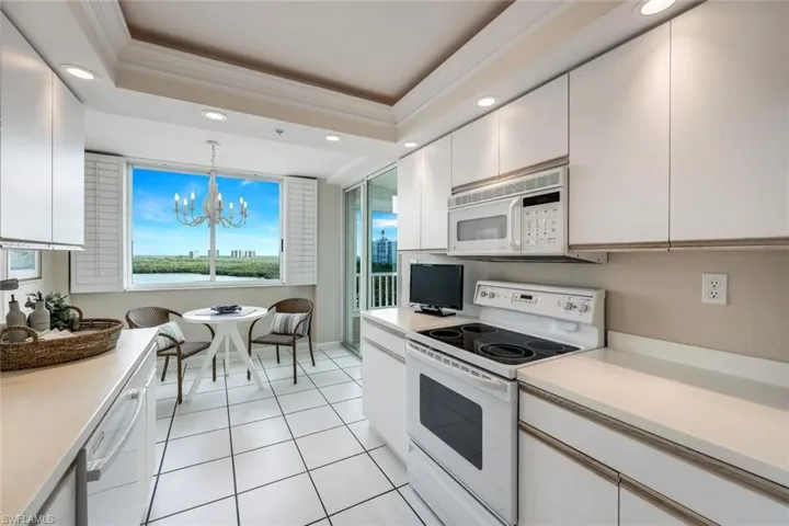 21 Bluebill Ave # 906, Naples Fl 34108