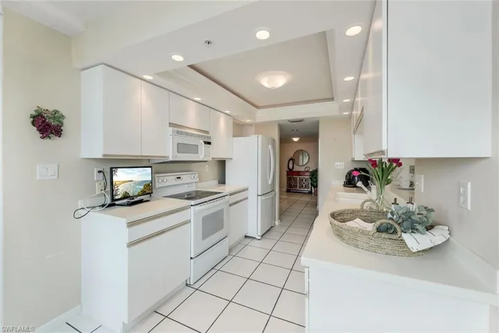 21 Bluebill Ave # 906, Naples Fl 34108