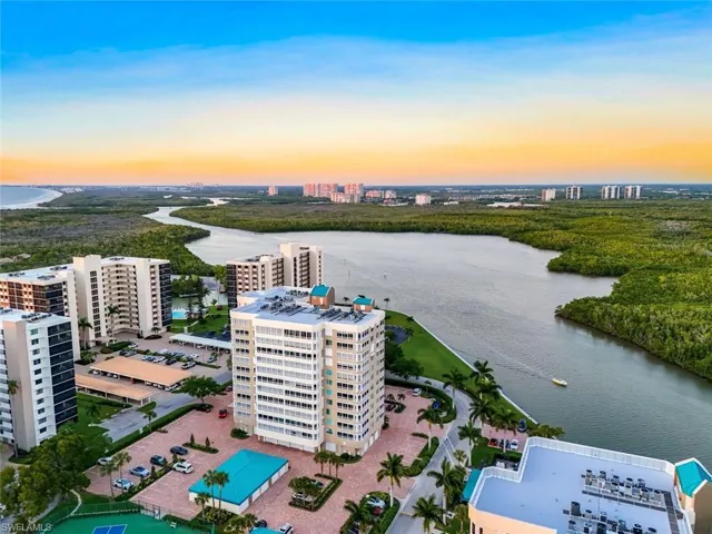 21 Bluebill Ave # 906, Naples Fl 34108