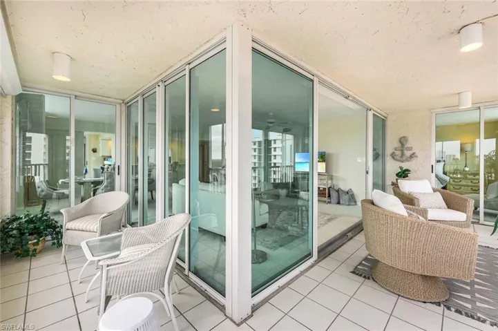 21 Bluebill Ave # 906, Naples Fl 34108
