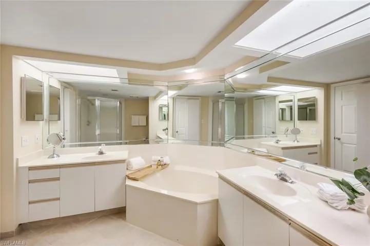 21 Bluebill Ave # 906, Naples Fl 34108