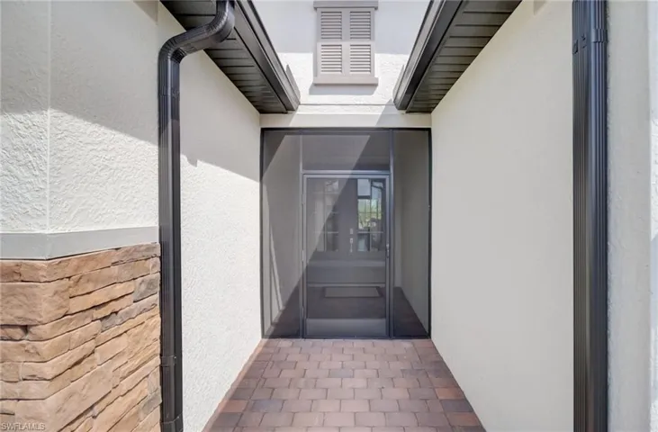 Screened front entrance