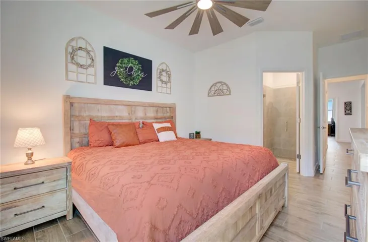 2nd Bedroom w/ ensuite