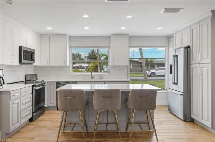 1039 El Mar AVE, FORT MYERS FL 33919