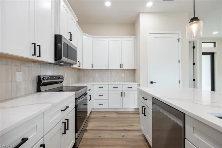 608 Nw 3rd Ln, Cape Coral, Florida 33993