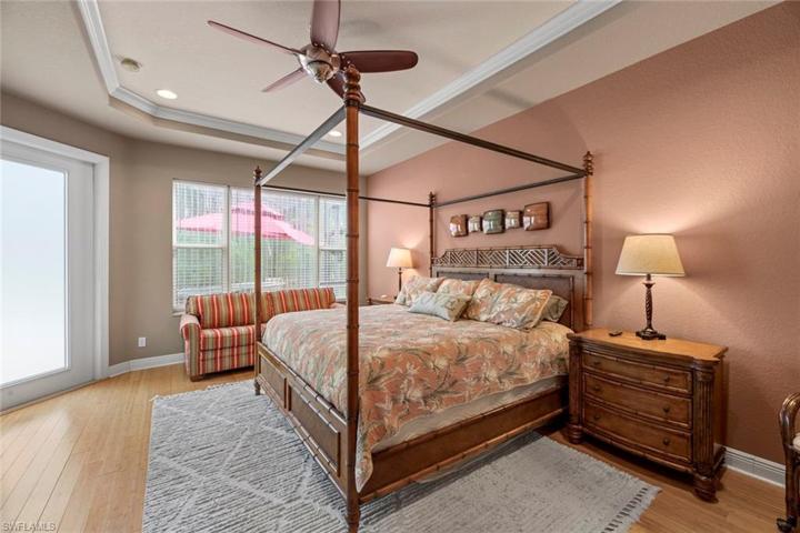 Master bedroom w/direct lanai access