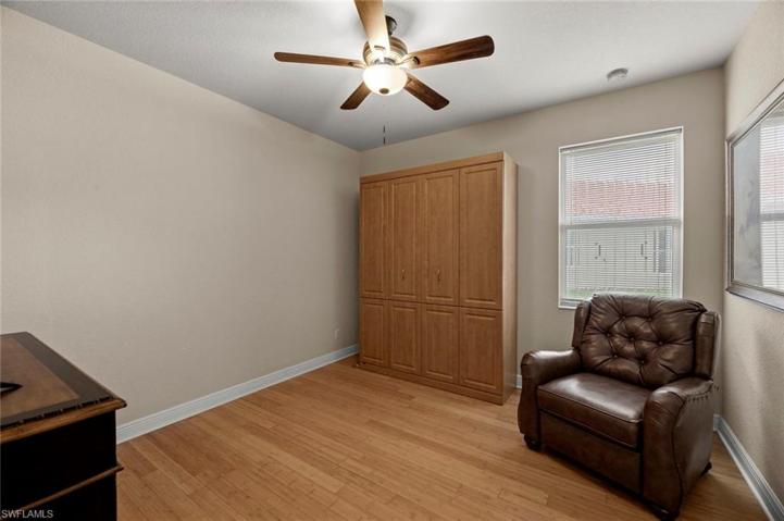 2nd guest bedroom w/Murphy bed