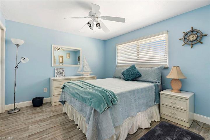 Upstairs level bedroom